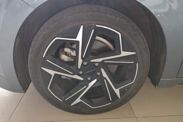 Used Lynk & Co 07 2024 EM-P 126 Long-Range Ultra Exterior 7