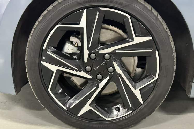 Used Lynk & Co 07 2024 EM-P 126 Long-Range Ultra Exterior 7