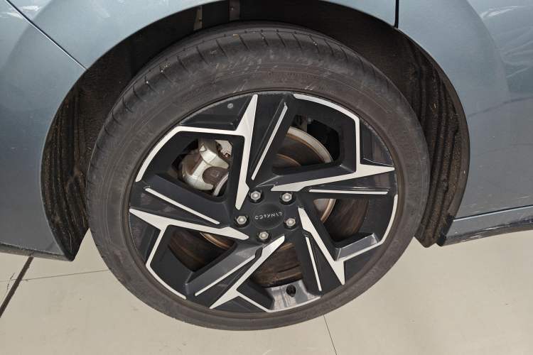 Used Lynk & Co 07 2024 EM-P 126 Long-Range Ultra Exterior 8