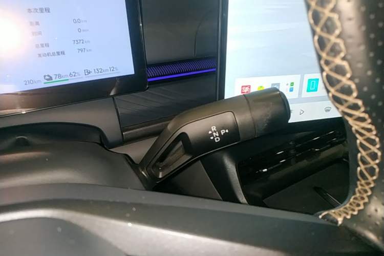 Used Lynk & Co 07 2024 EM-P 126 Long-Range Ultra Gear Lever