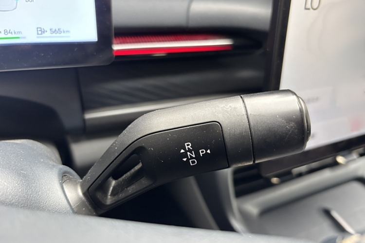 Used Lynk & Co 07 2024 EM-P 126 Long-Range Ultra Gear Lever
