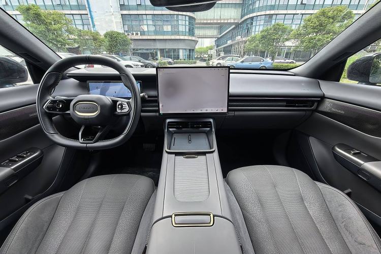 Used Lynk & Co 07 2024 EM-P 126 Long-Range Ultra Interior 1