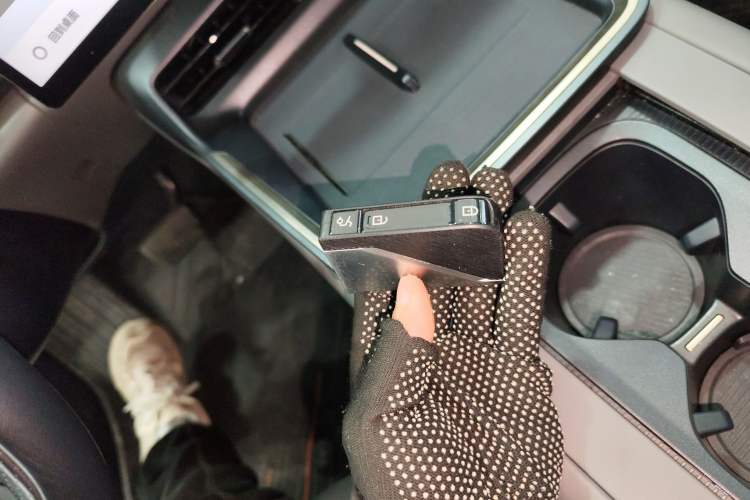 Used Lynk & Co 07 2024 EM-P 126 Long-Range Ultra Interior 1