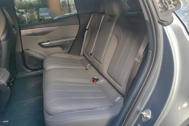 Used Lynk & Co 07 2024 EM-P 126 Long-Range Ultra Interior 1