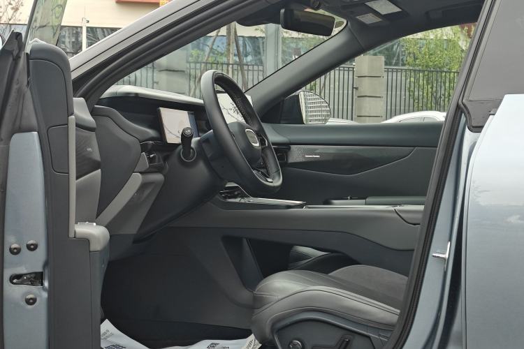 Used Lynk & Co 07 2024 EM-P 126 Long-Range Ultra Interior 1
