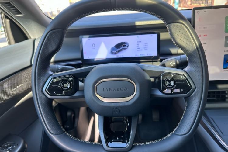 Used Lynk & Co 07 2024 EM-P 126 Long-Range Ultra Interior 1