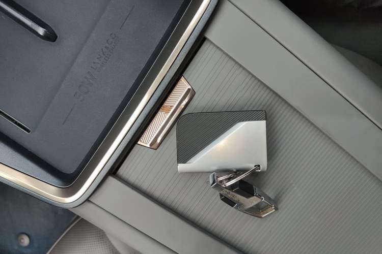 Used Lynk & Co 07 2024 EM-P 126 Long-Range Ultra Interior 1