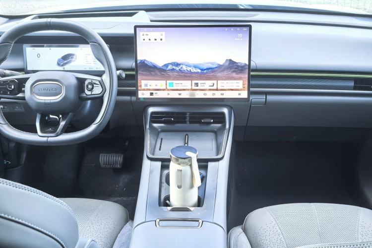 Used Lynk & Co 07 2024 EM-P 126 Long-Range Ultra Interior 1