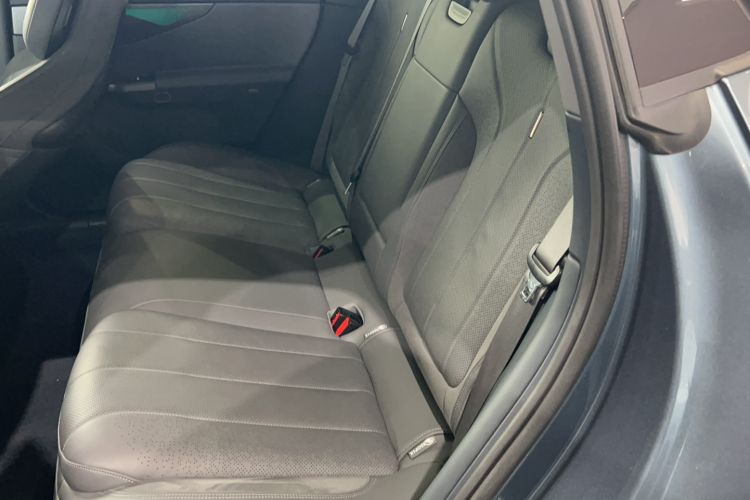 Used Lynk & Co 07 2024 EM-P 126 Long-Range Ultra Interior 1
