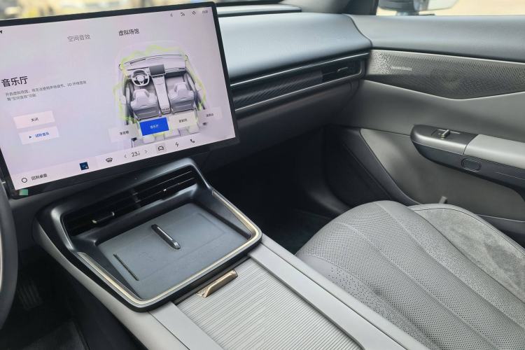 Used Lynk & Co 07 2024 EM-P 126 Long-Range Ultra Interior 10