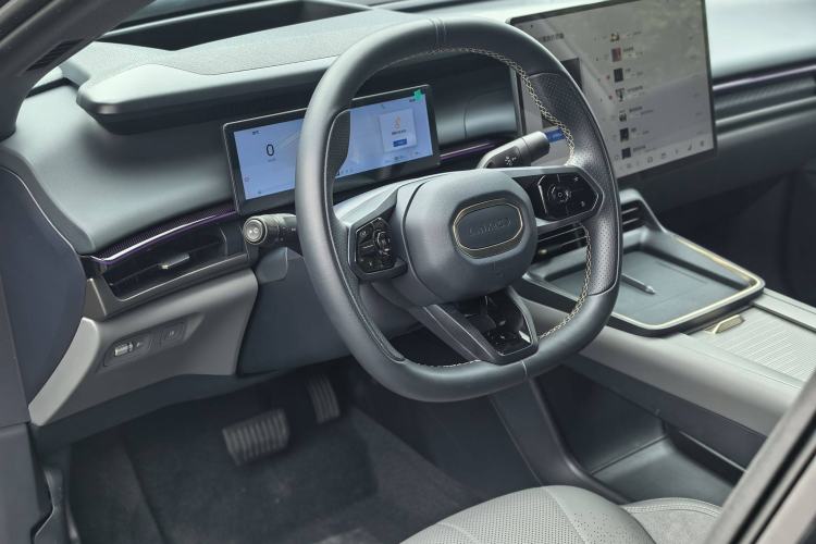 Used Lynk & Co 07 2024 EM-P 126 Long-Range Ultra Interior 2