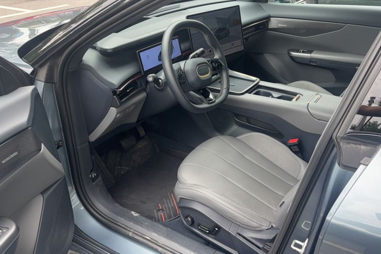 Used Lynk & Co 07 2024 EM-P 126 Long-Range Ultra Interior 2