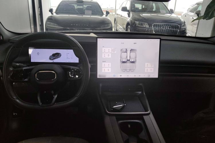Used Lynk & Co 07 2024 EM-P 126 Long-Range Ultra Interior 2