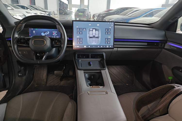 Used Lynk & Co 07 2024 EM-P 126 Long-Range Ultra Interior 2
