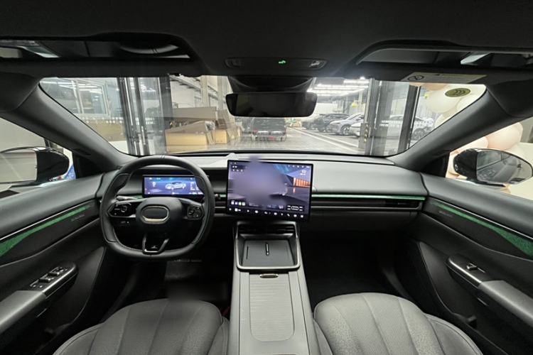 Used Lynk & Co 07 2024 EM-P 126 Long-Range Ultra Interior 2