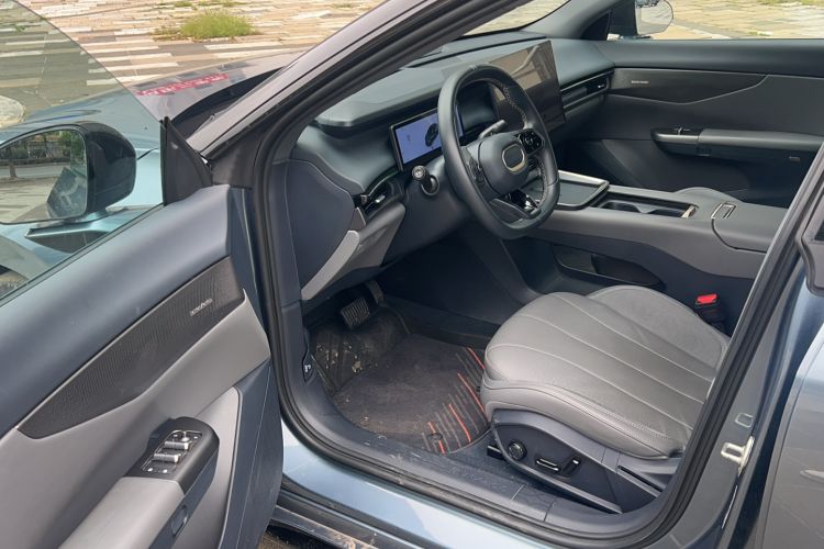 Used Lynk & Co 07 2024 EM-P 126 Long-Range Ultra Interior 2