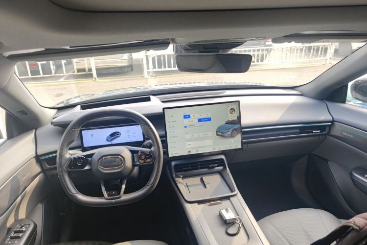 Used Lynk & Co 07 2024 EM-P 126 Long-Range Ultra Interior 2