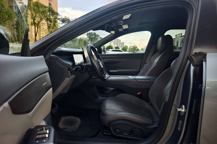 Used Lynk & Co 07 2024 EM-P 126 Long-Range Ultra Interior 2