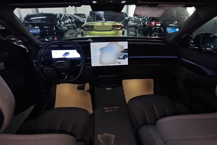 Used Lynk & Co 07 2024 EM-P 126 Long-Range Ultra Interior 2