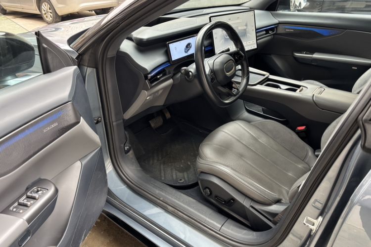 Used Lynk & Co 07 2024 EM-P 126 Long-Range Ultra Interior 2