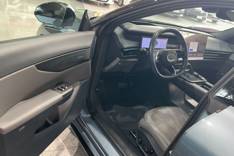 Used Lynk & Co 07 2024 EM-P 126 Long-Range Ultra Interior 2