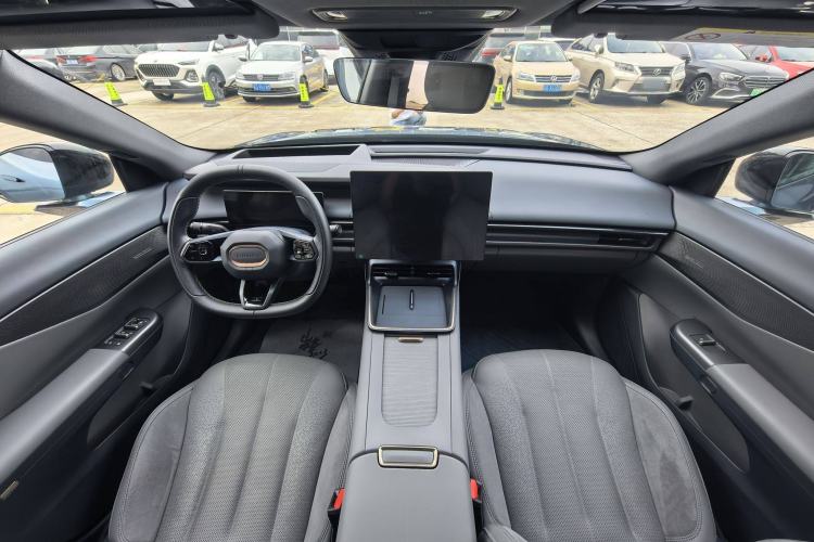Used Lynk & Co 07 2024 EM-P 126 Long-Range Ultra Interior 3