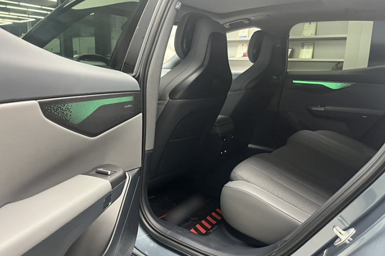 Used Lynk & Co 07 2024 EM-P 126 Long-Range Ultra Interior 3
