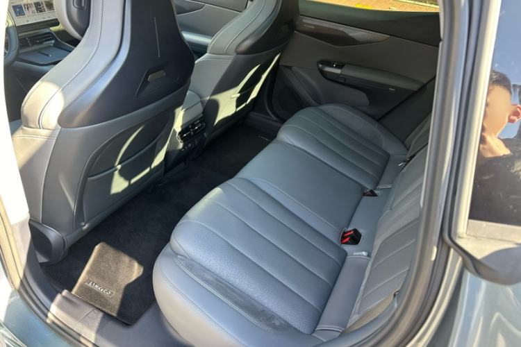 Used Lynk & Co 07 2024 EM-P 126 Long-Range Ultra Interior 3
