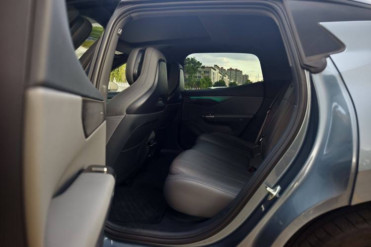 Used Lynk & Co 07 2024 EM-P 126 Long-Range Ultra Interior 3