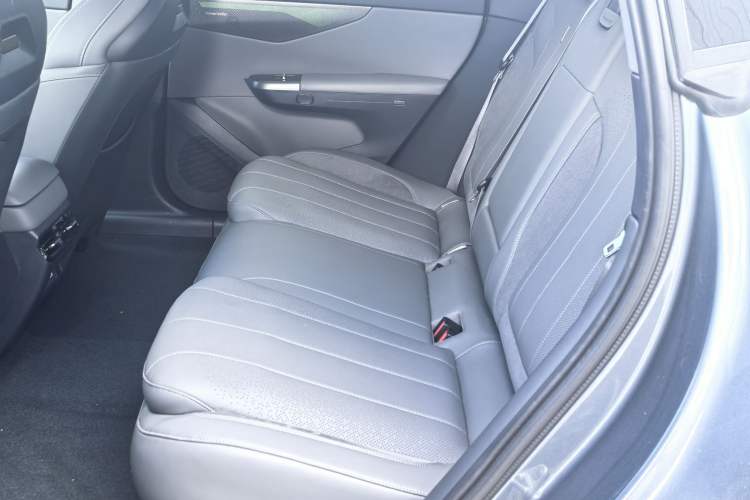 Used Lynk & Co 07 2024 EM-P 126 Long-Range Ultra Interior 3