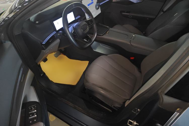Used Lynk & Co 07 2024 EM-P 126 Long-Range Ultra Interior 3