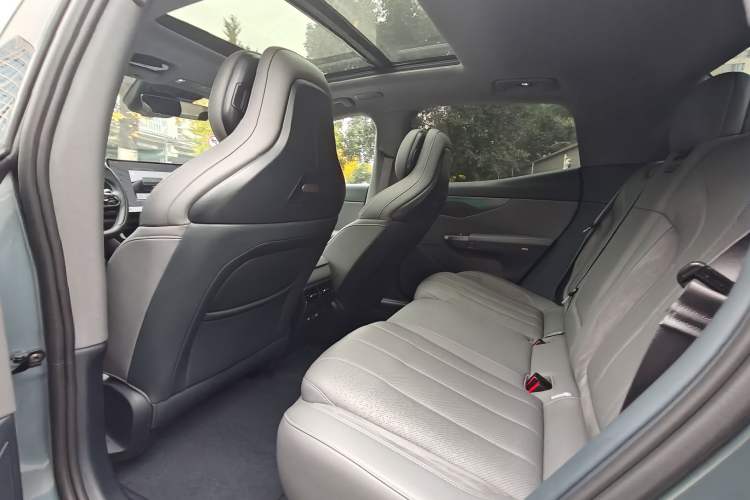 Used Lynk & Co 07 2024 EM-P 126 Long-Range Ultra Interior 3