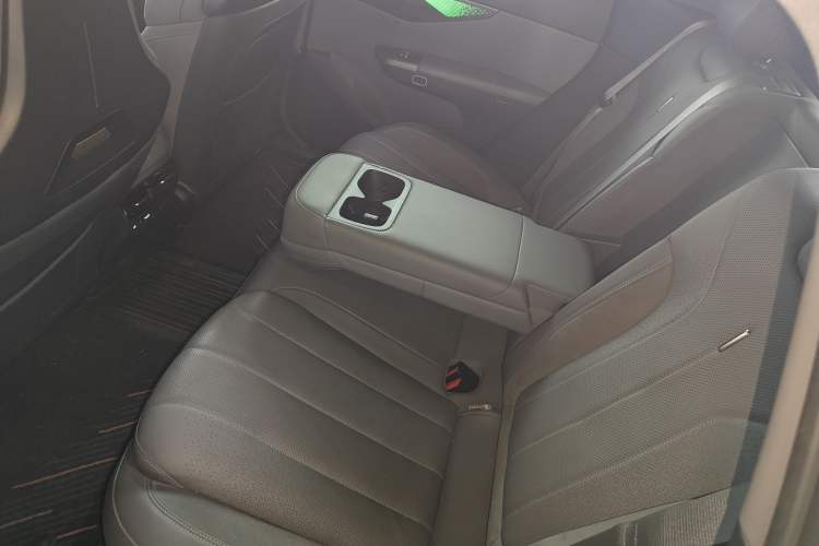 Used Lynk & Co 07 2024 EM-P 126 Long-Range Ultra Interior 4