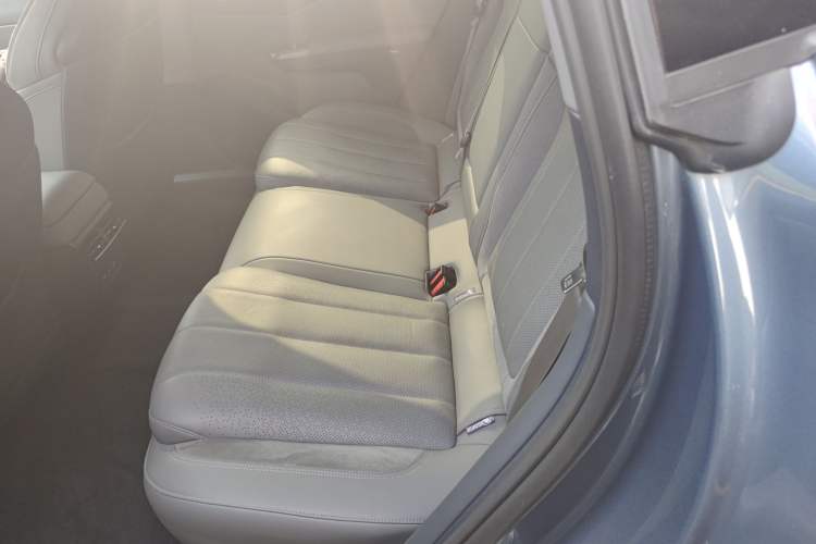 Used Lynk & Co 07 2024 EM-P 126 Long-Range Ultra Interior 4