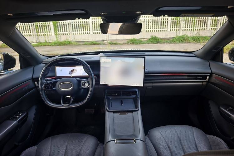 Used Lynk & Co 07 2024 EM-P 126 Long-Range Ultra Interior 4