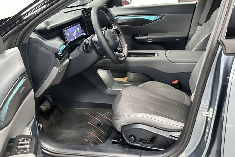 Used Lynk & Co 07 2024 EM-P 126 Long-Range Ultra Interior 4