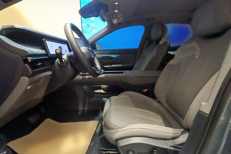 Used Lynk & Co 07 2024 EM-P 126 Long-Range Ultra Interior 4