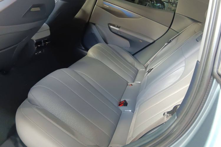 Used Lynk & Co 07 2024 EM-P 126 Long-Range Ultra Interior 4