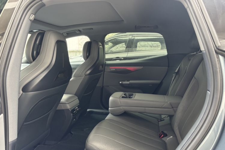 Used Lynk & Co 07 2024 EM-P 126 Long-Range Ultra Interior 4