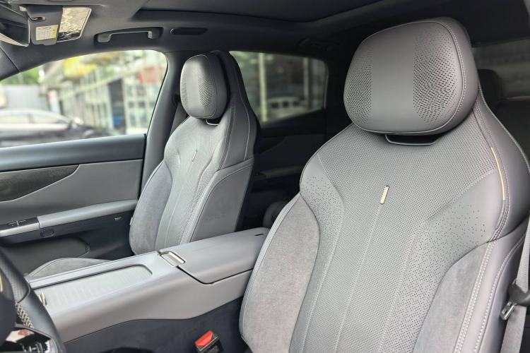 Used Lynk & Co 07 2024 EM-P 126 Long-Range Ultra Interior 6