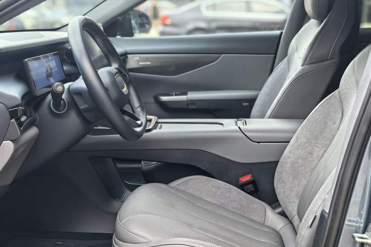 Used Lynk & Co 07 2024 EM-P 126 Long-Range Ultra Interior 7