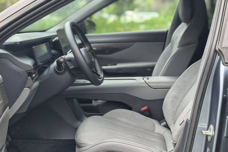 Used Lynk & Co 07 2024 EM-P 126 Long-Range Ultra Interior 7