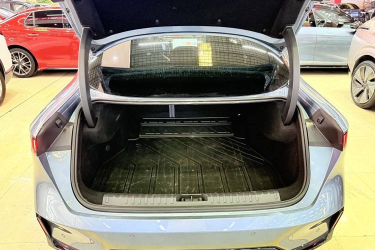 Used Lynk & Co 07 2024 EM-P 126 Long-Range Ultra Interior 7