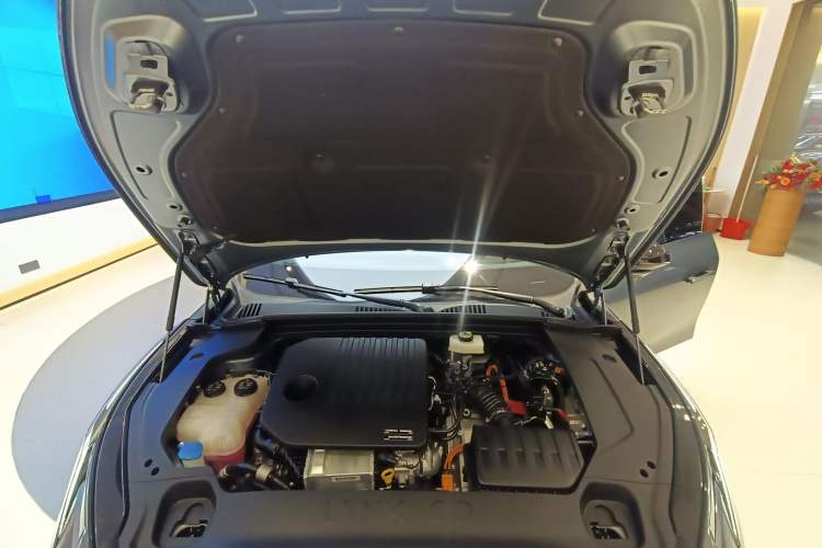 Used Lynk & Co 07 2024 EM-P 126 Long-Range Ultra Interior 9