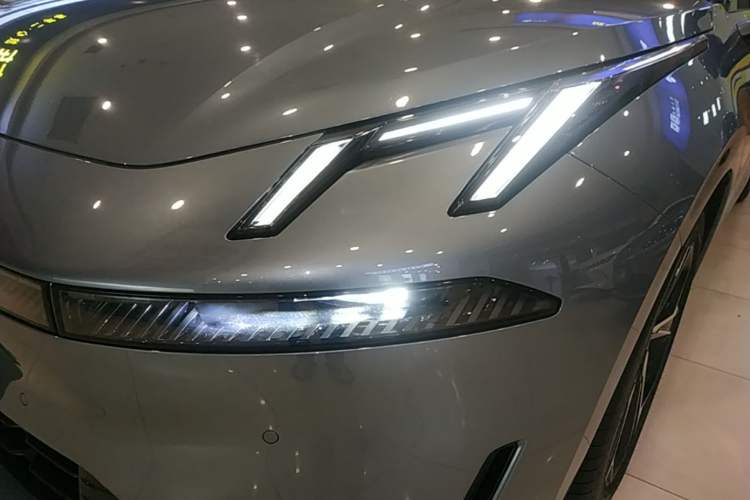 Used Lynk & Co 07 2024 EM-P 126 Long-Range Ultra Left Front Headlight
