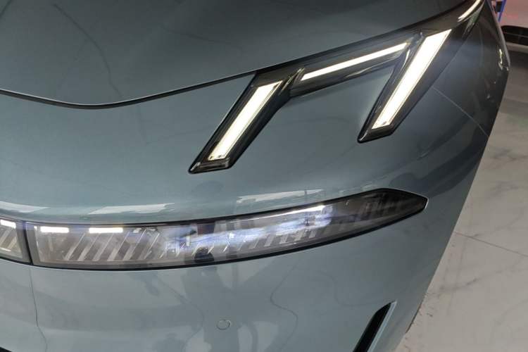 Used Lynk & Co 07 2024 EM-P 126 Long-Range Ultra Left Front Headlight