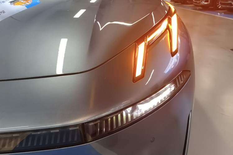 Used Lynk & Co 07 2024 EM-P 126 Long-Range Ultra Left Front Headlight