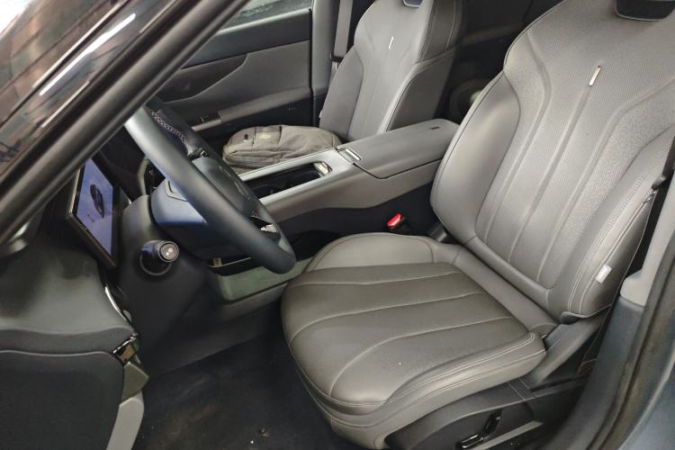 Used Lynk & Co 07 2024 EM-P 126 Long-Range Halo Left Front Seat