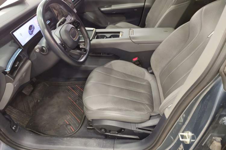 Used Lynk & Co 07 2024 EM-P 126 Long-Range Ultra Left Front Seat