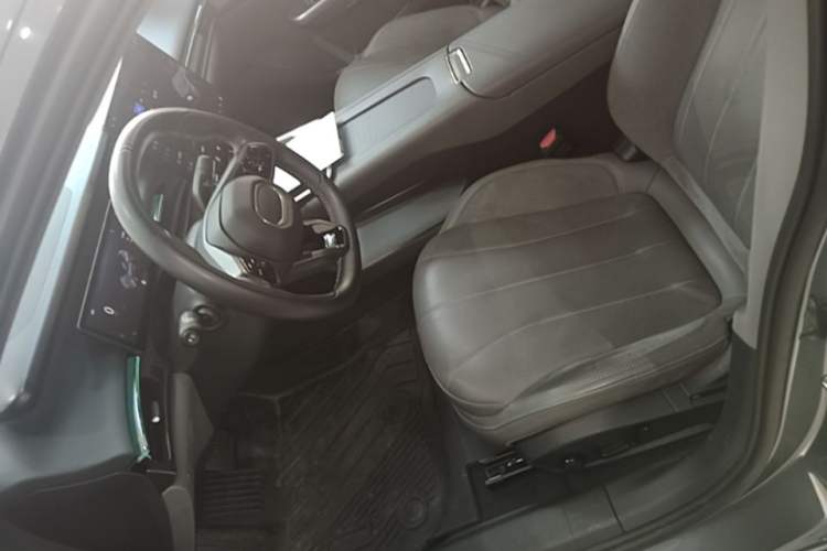 Used Lynk & Co 07 2024 EM-P 126 Long-Range Ultra Left Front Seat
